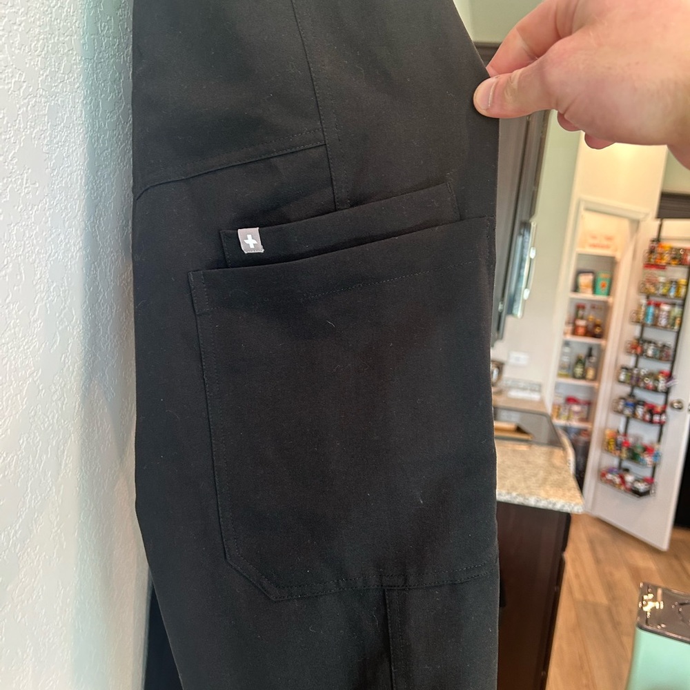Figs cargo scrub bottoms, large (new, never worn) $30 - Picture 3 of 5